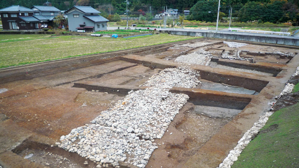 Stone paving relics in “Inlet of Ichijo”